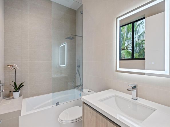 2405 Castilla Isle, Fort Lauderdale FL 33301