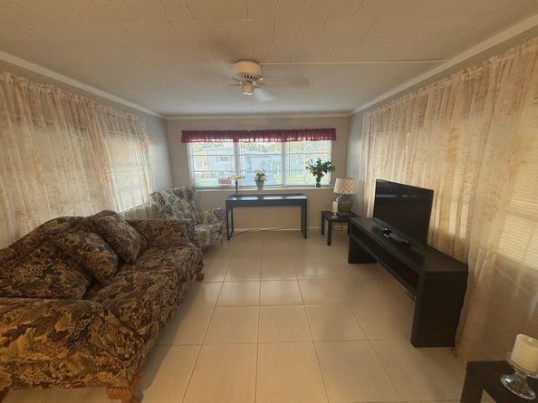 562 NE 47th St, Lot 393, Deerfield Beach FL 33064