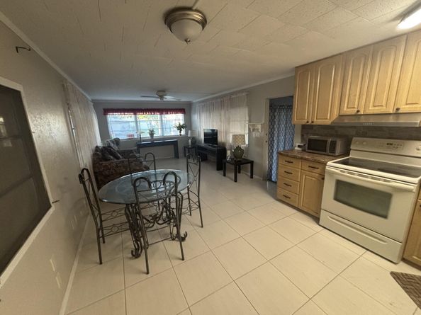 562 NE 47th St, Lot 393, Deerfield Beach FL 33064