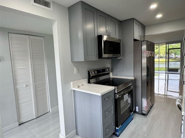 Undisclosed Address #FX-10535837, Lauderdale Lakes FL 33319