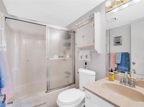 2998 Sunrise Lks Dr 115, Sunrise FL 33322