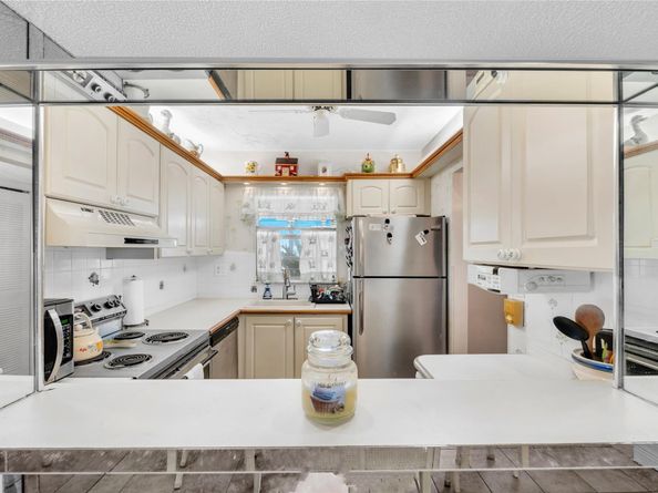 2998 Sunrise Lks Dr 115, Sunrise FL 33322