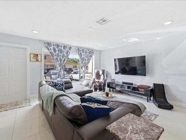 3370 Beau Rivage Dr 2X, Pompano Beach FL 33064