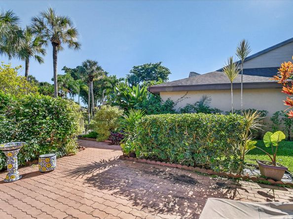 6750 Versailles Court, Lake Worth FL 33467