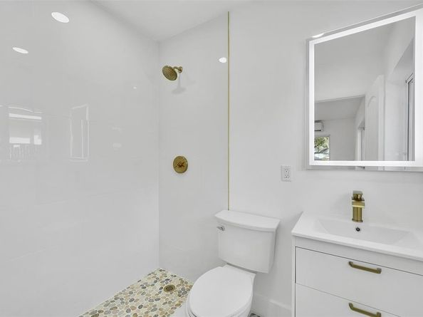 513 SW 15th St, Fort Lauderdale FL 33315