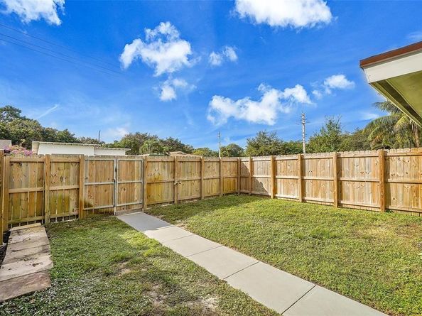 513 SW 15th St, Fort Lauderdale FL 33315