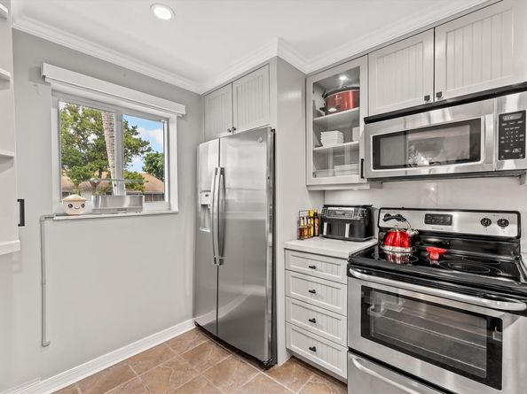 2761 S Oakland Forest Dr 204, Oakland Park FL 33309