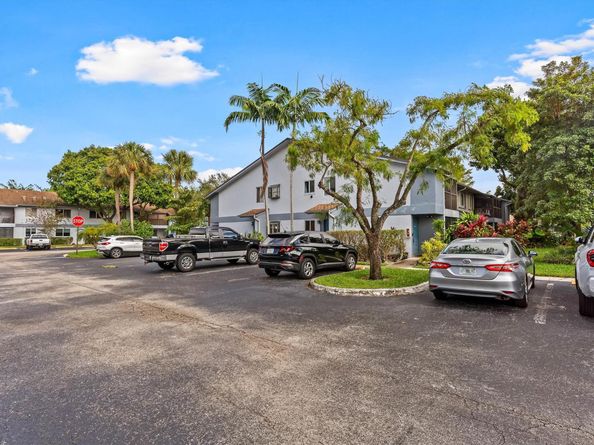 2761 S Oakland Forest Dr 204, Oakland Park FL 33309