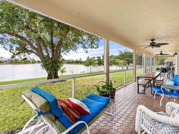 1011 NW 193rd Ave, Pembroke Pines FL 33029