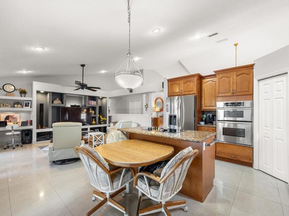 1011 NW 193rd Ave, Pembroke Pines FL 33029