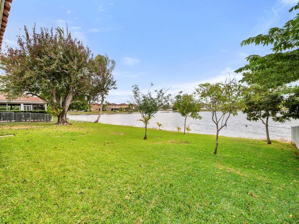 1011 NW 193rd Ave, Pembroke Pines FL 33029