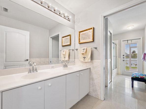 1011 NW 193rd Ave, Pembroke Pines FL 33029