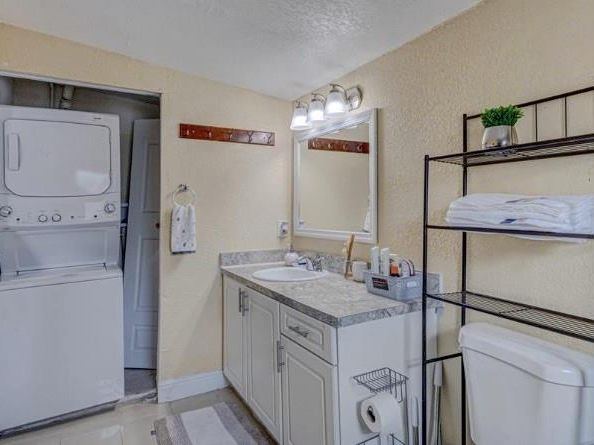 1105 W 34th St, Riviera Beach FL 33404