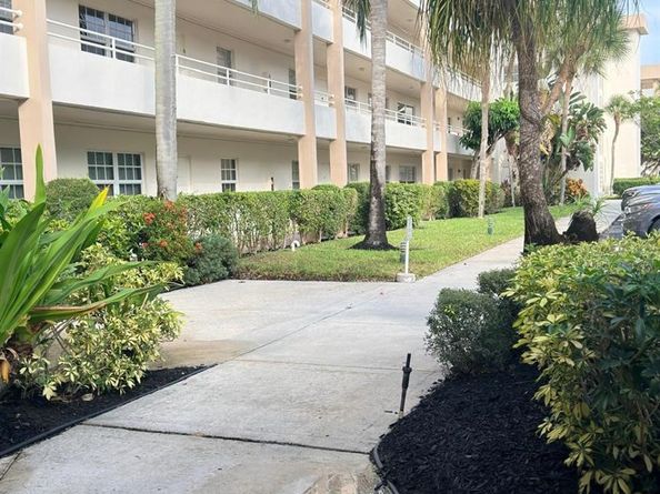 3960 Oaks Clubhouse Drive 502, Pompano Beach FL 33069