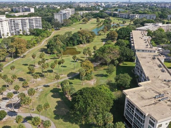 3960 Oaks Clubhouse Drive 502, Pompano Beach FL 33069