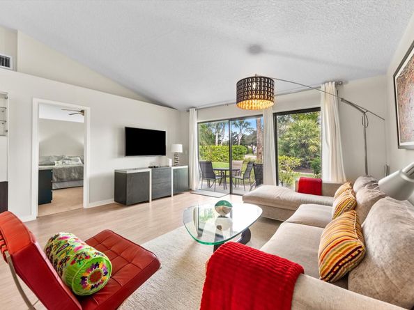 842 Club Dr 842, Palm Beach Gardens FL 33418