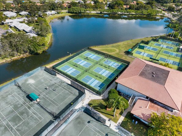 842 Club Dr 842, Palm Beach Gardens FL 33418