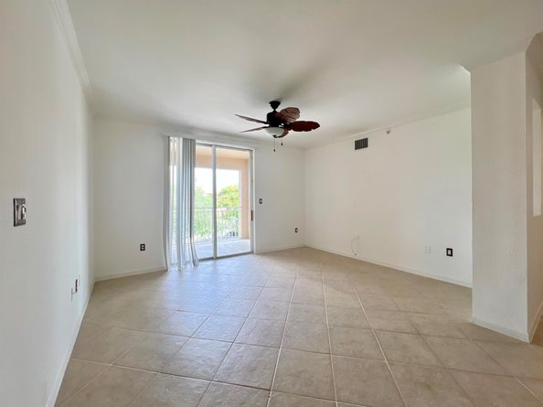6450 Emerald Dunes Drive 301, West Palm Beach FL 33411