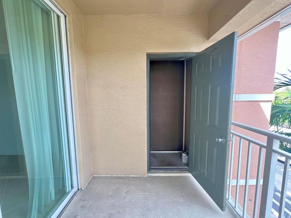 6450 Emerald Dunes Drive 301, West Palm Beach FL 33411