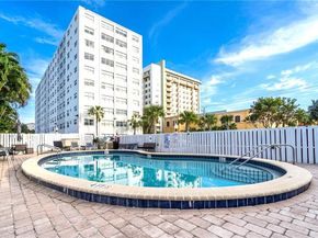 2555 NE 11th St 402, Fort Lauderdale FL 33304