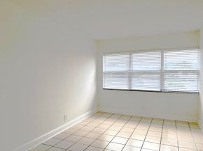 2555 NE 11th St 402, Fort Lauderdale FL 33304