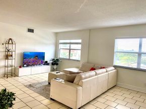 2555 NE 11th St 402, Fort Lauderdale FL 33304