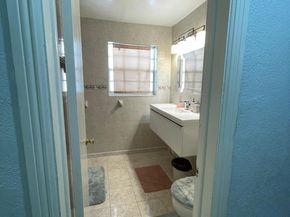 5402 SW 1st St, Plantation FL 33317