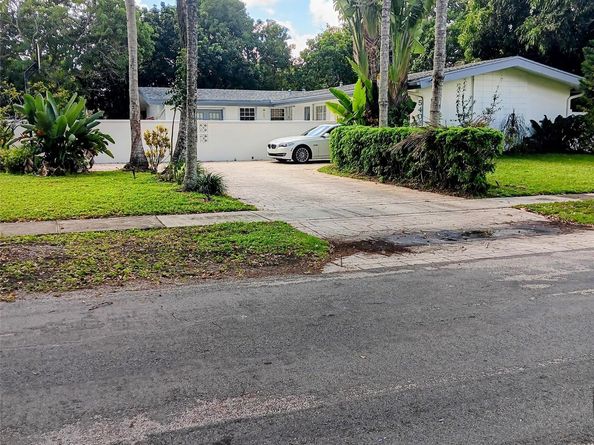 5402 SW 1st St, Plantation FL 33317