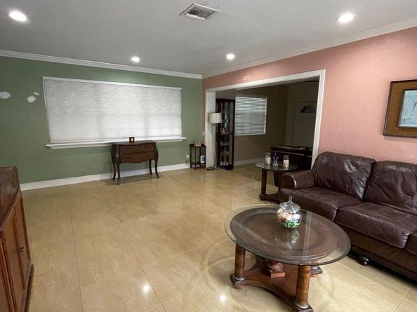 5402 SW 1st St, Plantation FL 33317