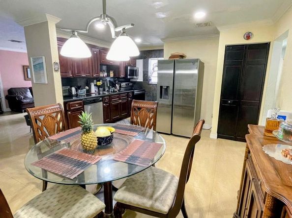 5402 SW 1st St, Plantation FL 33317