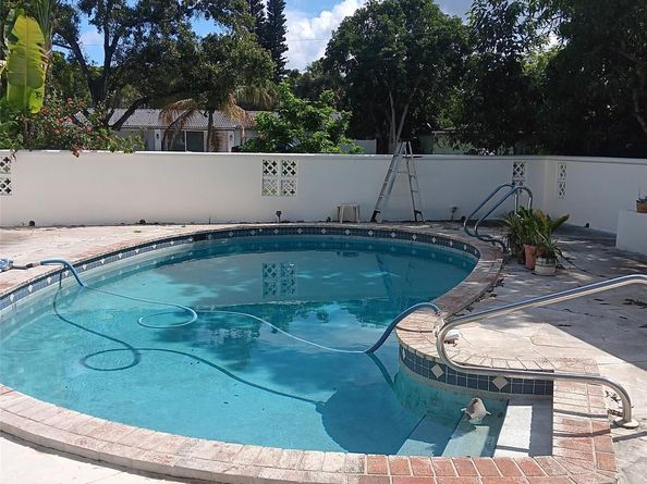 5402 SW 1st St, Plantation FL 33317