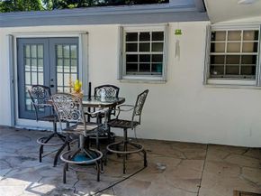 5402 SW 1st St, Plantation FL 33317