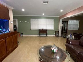 5402 SW 1st St, Plantation FL 33317