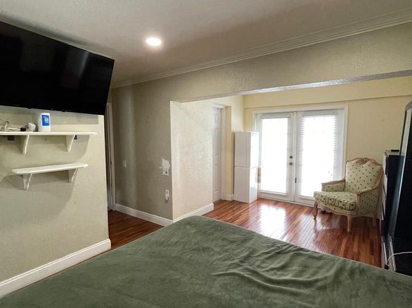 5402 SW 1st St, Plantation FL 33317