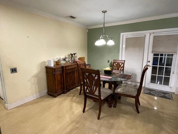 5402 SW 1st St, Plantation FL 33317