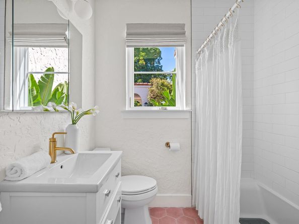 704 N Swinton Avenue, Delray Beach FL 33444