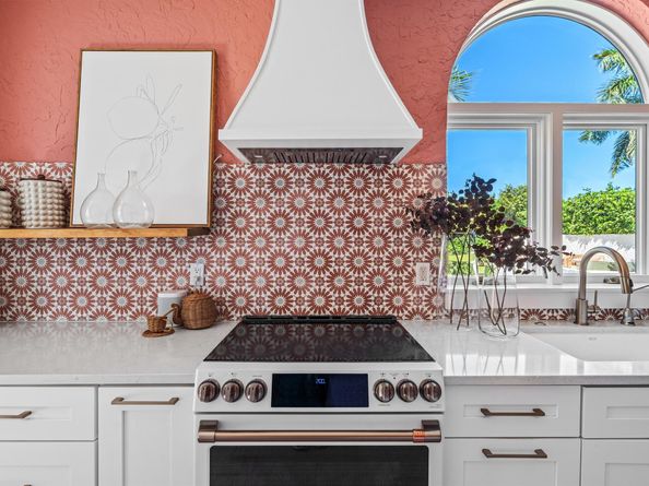 704 N Swinton Avenue, Delray Beach FL 33444