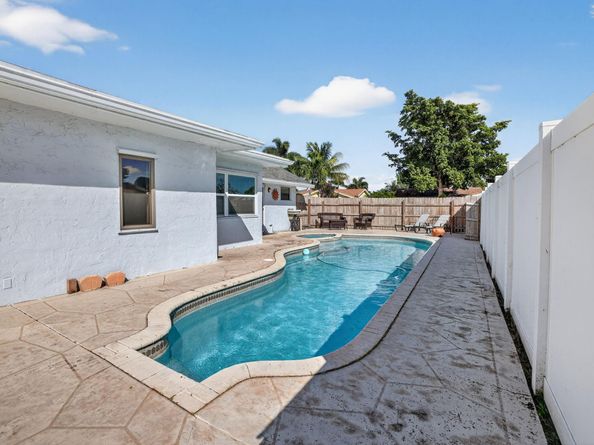 5310 NW 31st St, Margate FL 33063