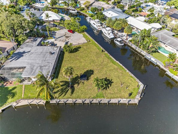 522 SW 9th Ter, Fort Lauderdale FL 33312