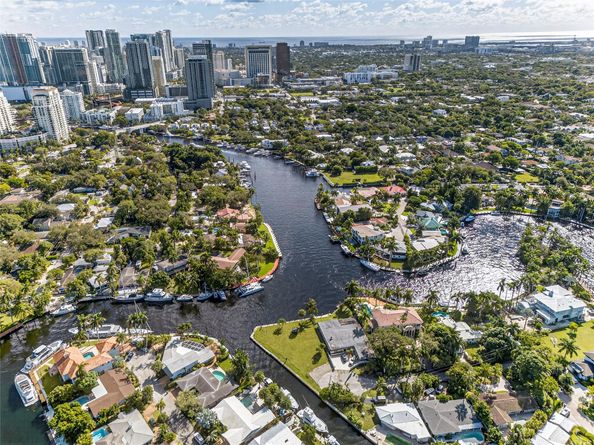 522 SW 9th Ter, Fort Lauderdale FL 33312