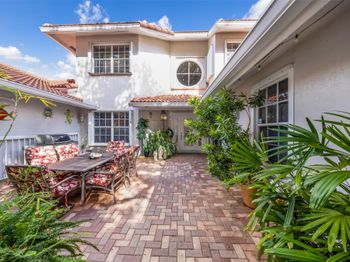 4115 Carriage Dr