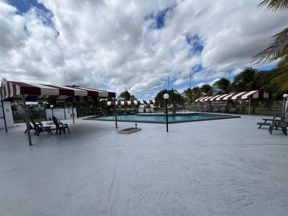 165 NE 203rd Ter C29, Miami FL 33179