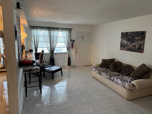 165 NE 203rd Ter C29, Miami FL 33179