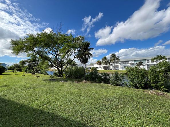 165 NE 203rd Ter C29, Miami FL 33179