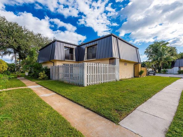 2429 Waterside Drive, Lake Worth FL 33461