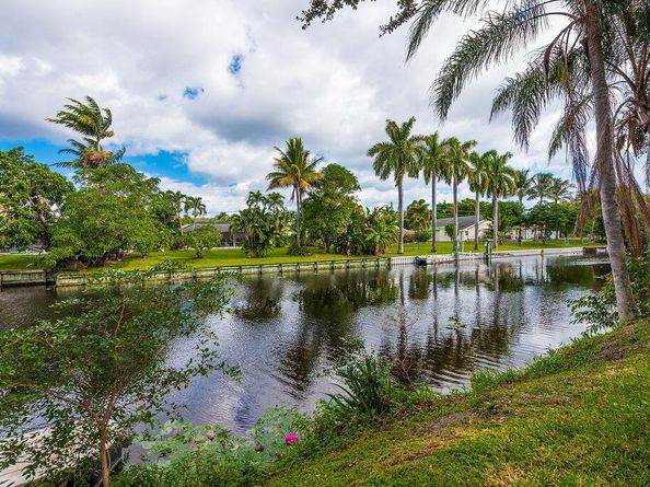 2429 Waterside Drive, Lake Worth FL 33461