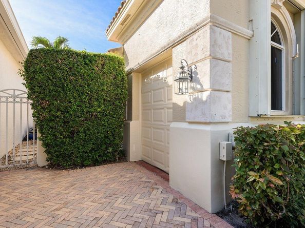 23 Island Drive, Boynton Beach FL 33436