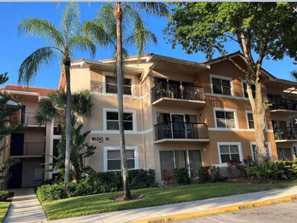 8701 Wiles Rd 203, Coral Springs FL 33067