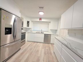 2585 SE 3rd St, Pompano Beach FL 33062