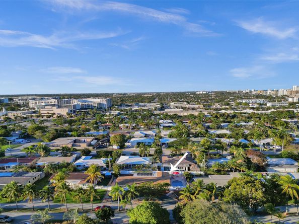 2585 SE 3rd St, Pompano Beach FL 33062